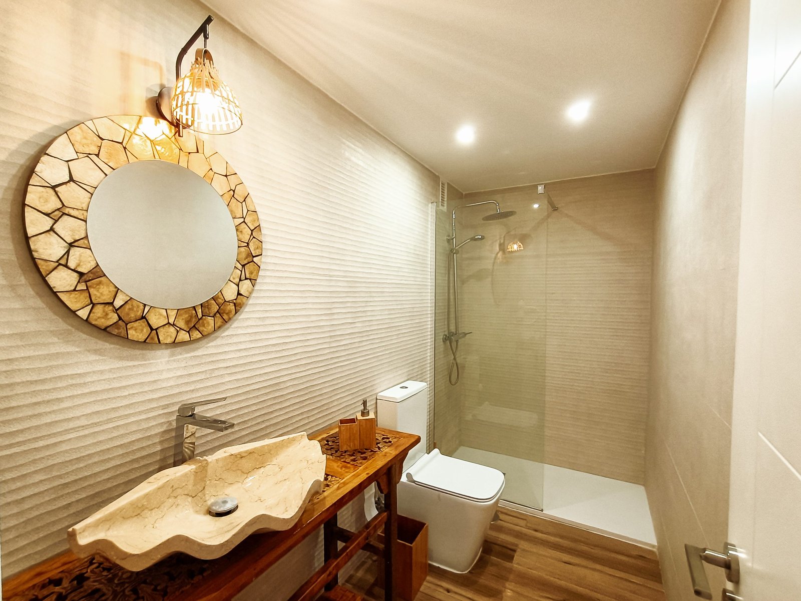 Private Bathroom (Cactus Room)